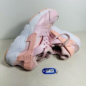 Nike Huarache Run SE Size Youth 6.5 Women's 8 Pink Shoes 904538-600